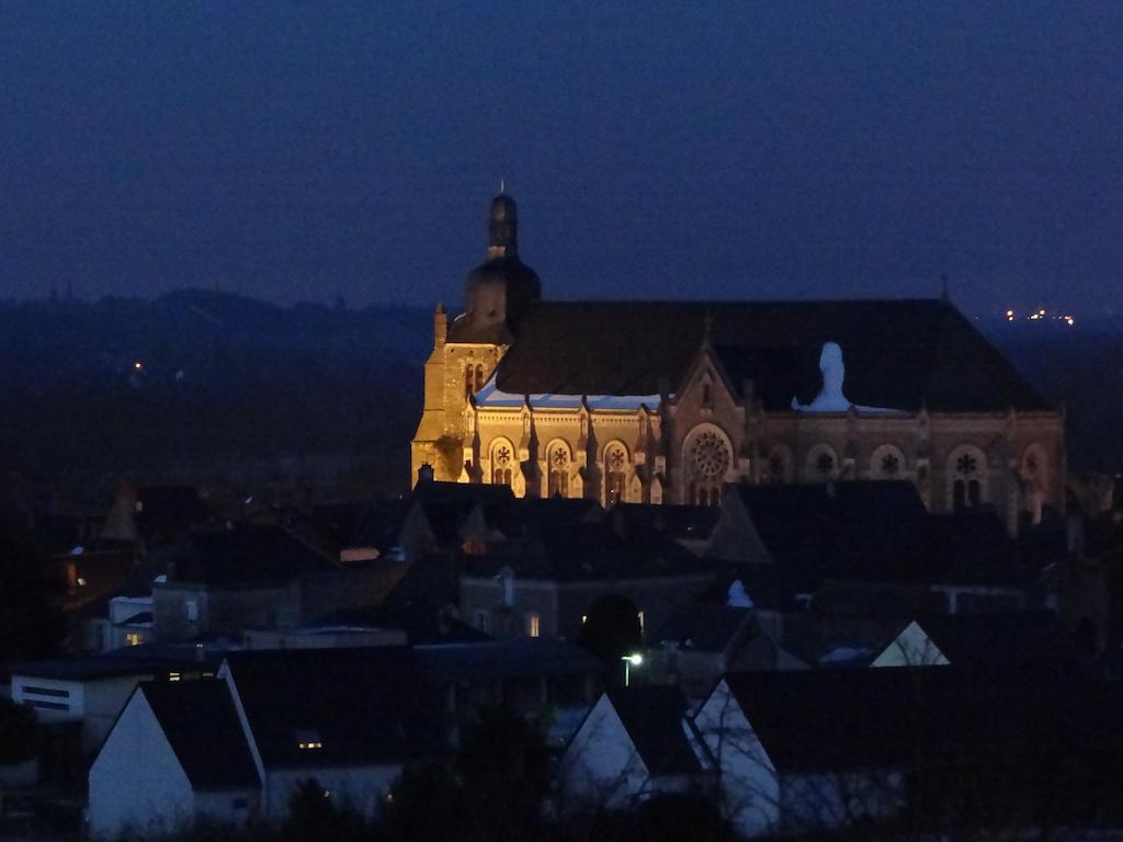 Au Moulin Geant Panzió Rochefort-sur-Loire Kültér fotó